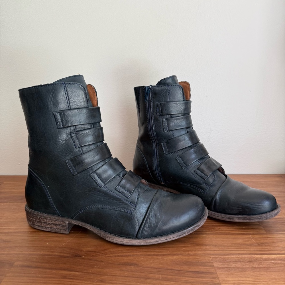 Like New Miz Mooz Leighton Bootie in Ocean color (almost black blue), size 11